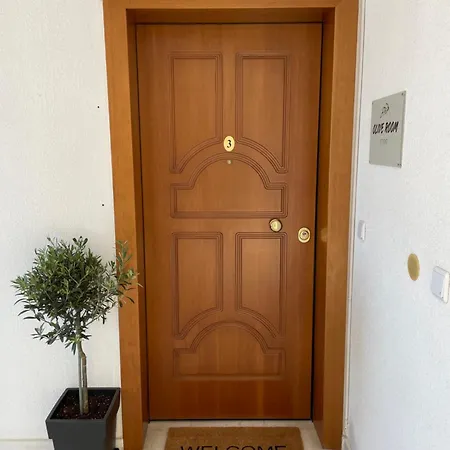 Olive Room, Center * Peraía