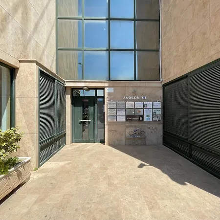 Olive Room, Center Lejlighed