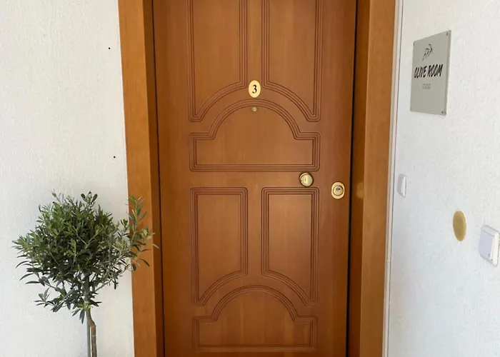 Olive Room, Center * Peraía